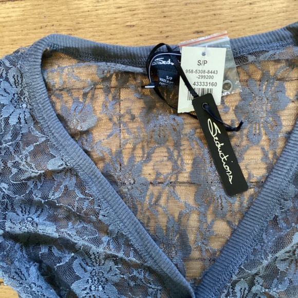 Sheer button down, floral lace, pockets, NWT, size S - Picture 2 of 4